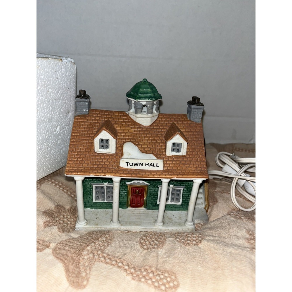 Vintage Lemax Dickensvale "Town Hall" Collectibles 1993 Retired 35090